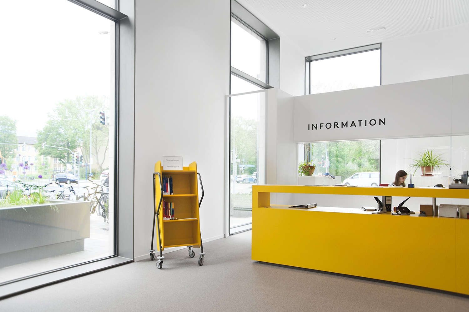 Querläufer Bücherwagen