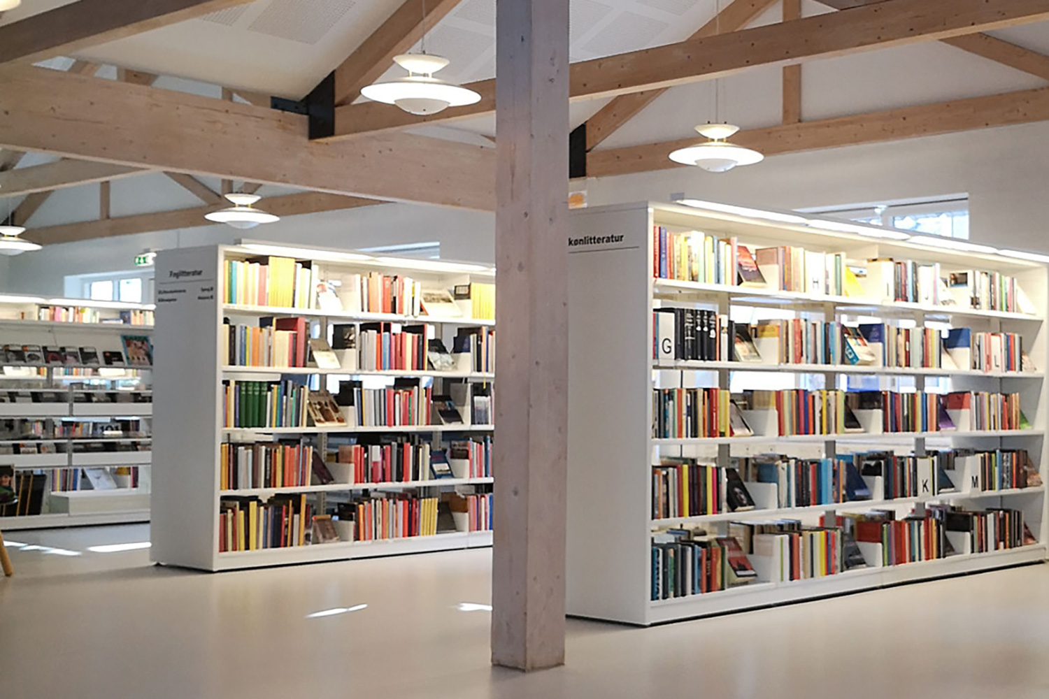 Regalsystem mit Beleuchtung