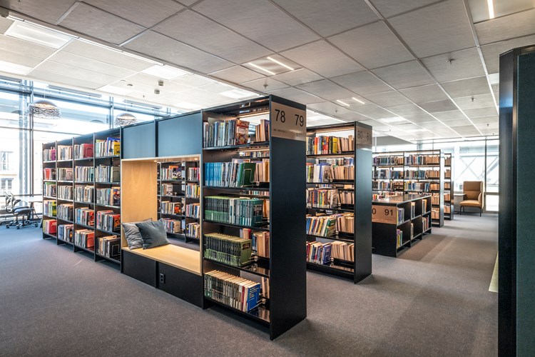 FSC-zertifizierte Regalsystem Lingo (Hochschule für Wirtschaft BI, Oslo, Norwegen)